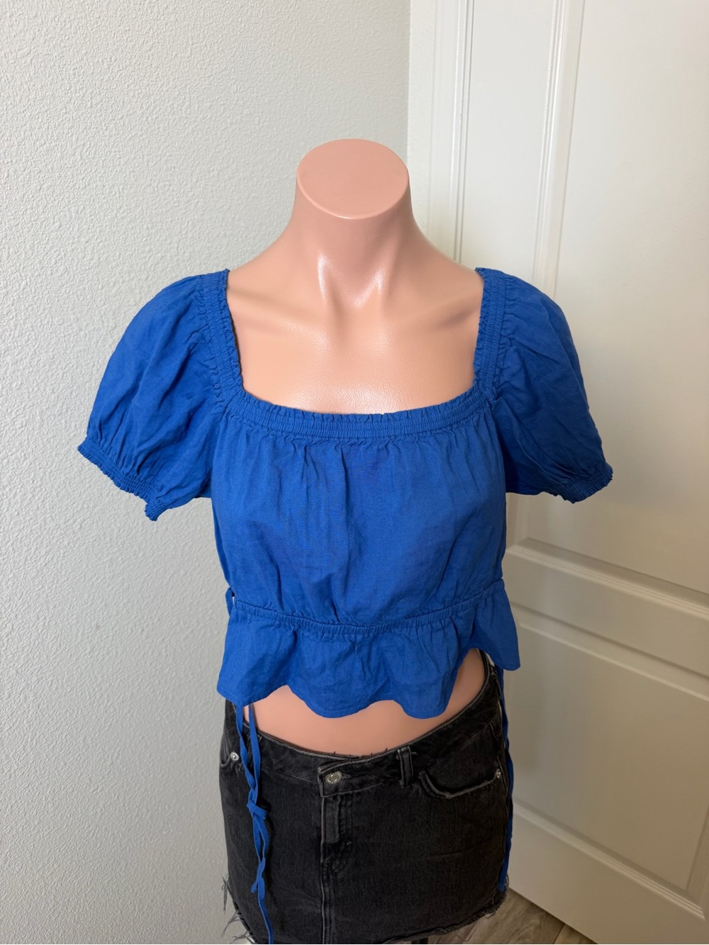 Uniqlo Royal Blue Square-Neck Puff Sleeve Crop Top